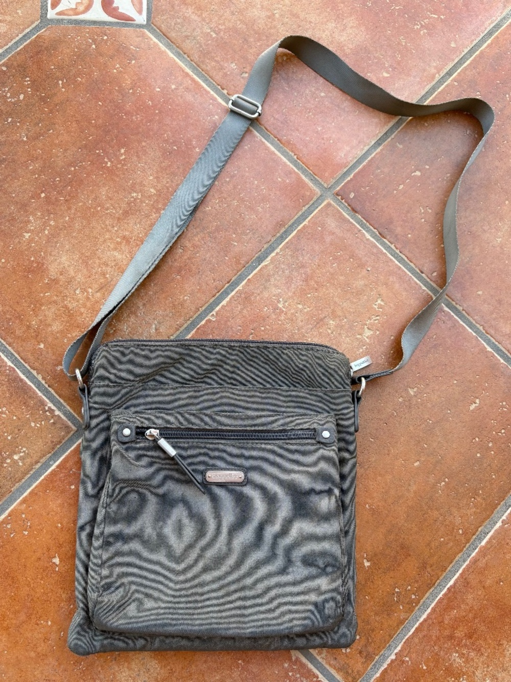 Baggallini Charcoal Gray Crossbody Shoulder Bag Purse Travel Festival